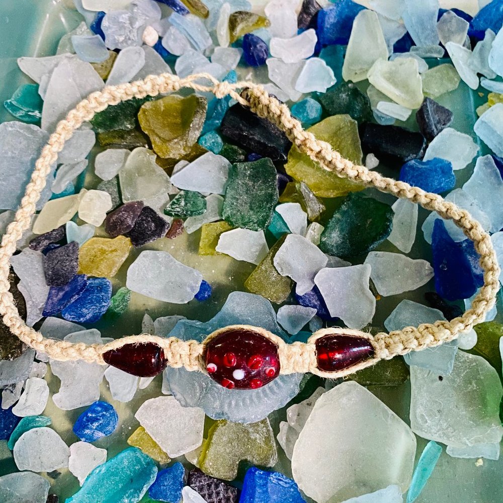 6/$16 NWOT Macrame hemp & glass bead necklace